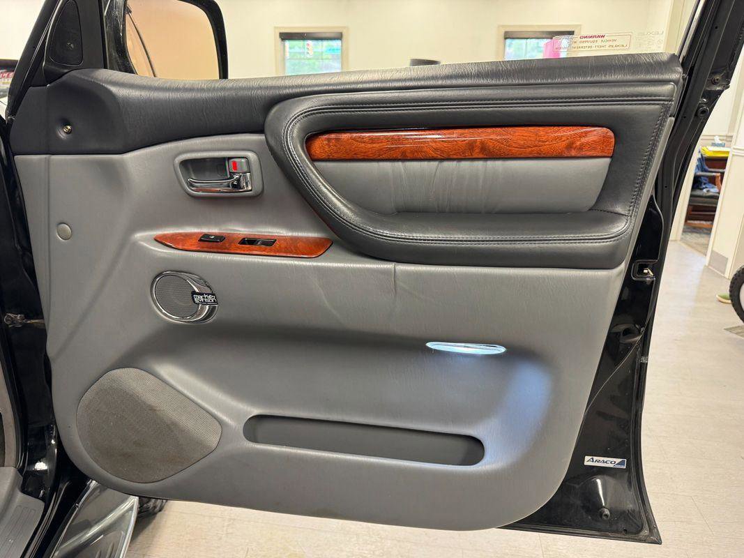 Used 2001 Lexus LX 470 4WD image 18