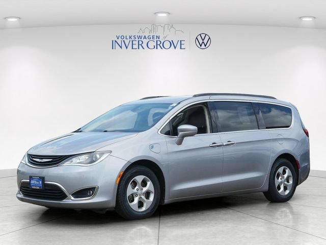 Used 2017 Chrysler Pacifica Premium FWD image 3