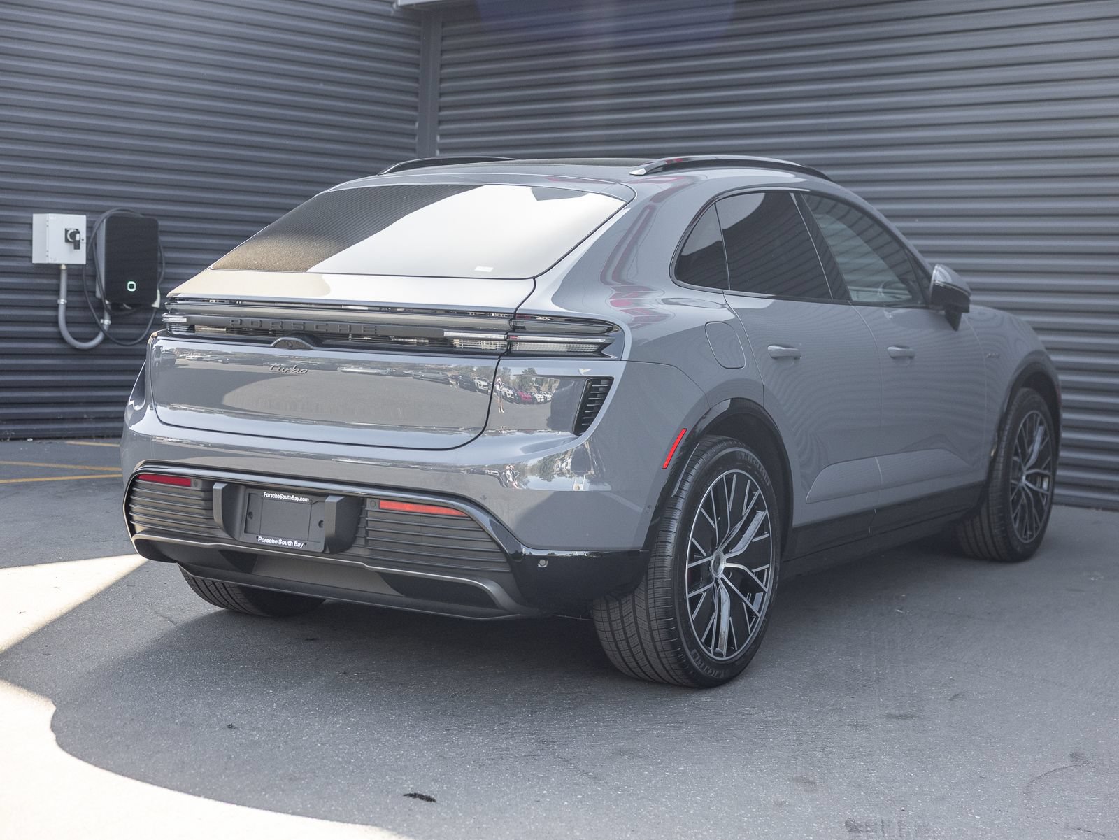 Certified 2025 Porsche Macan Turbo Electric AWD/4WD image 10