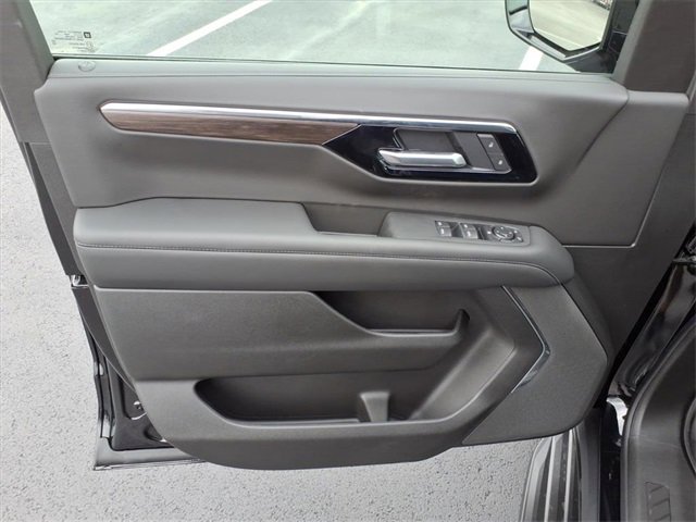 New 2026 Chevrolet Suburban LS image 10