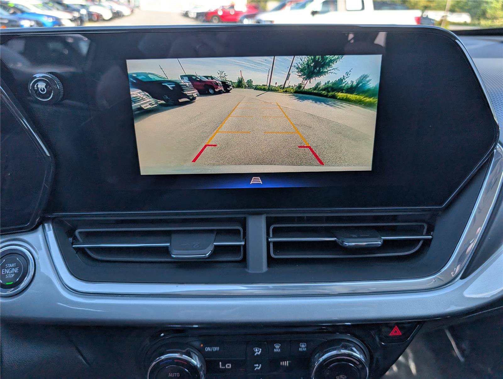 Used 2024 Chevrolet Trax LT w/ Driver Confidence Package FWD image 27