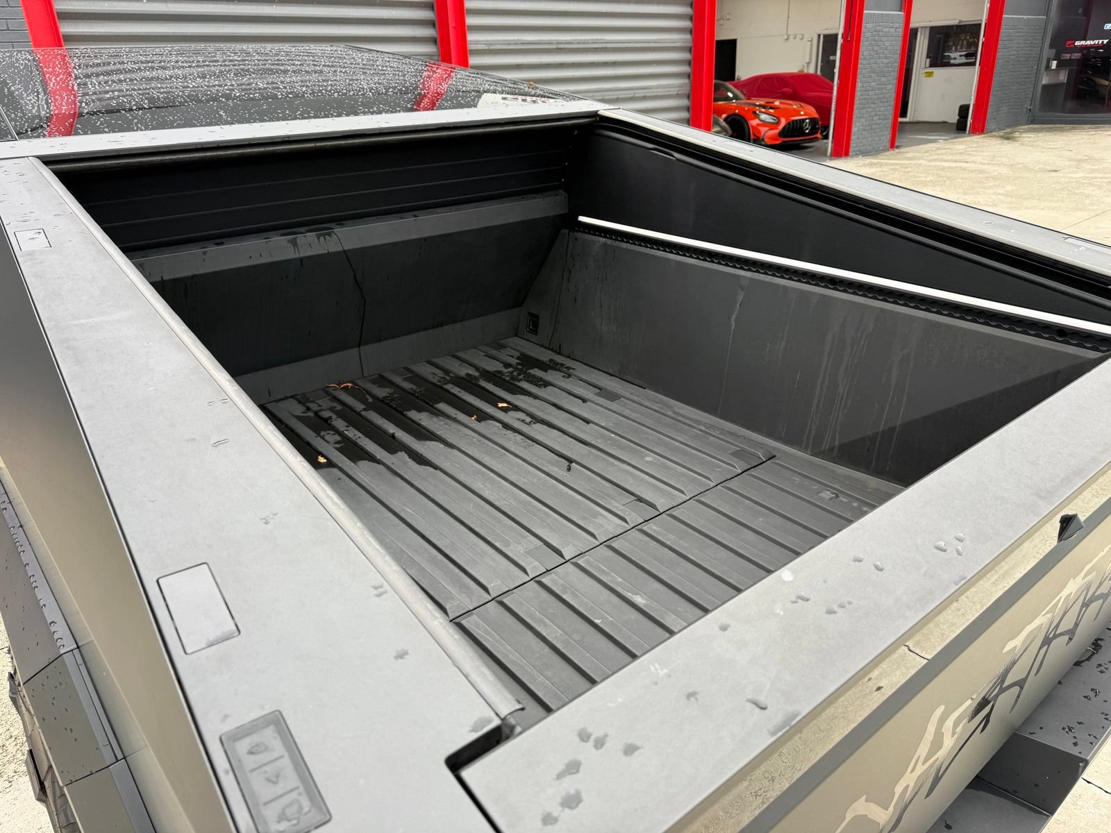 Used 2024 Tesla Cybertruck AWD Crew Cab image 18
