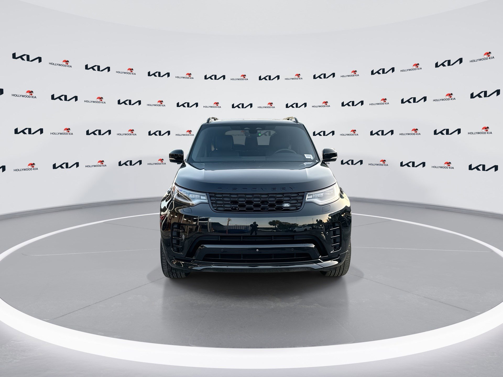 Used 2024 Land Rover Discovery Dynamic SE image 3