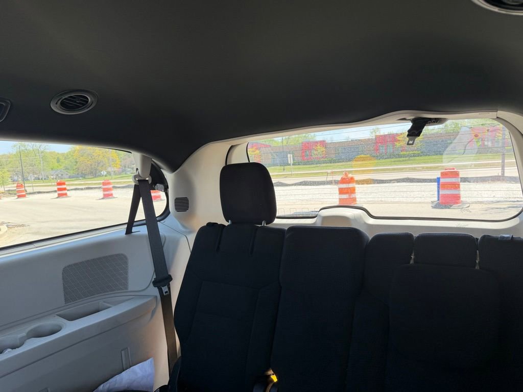 Used 2014 Dodge Grand Caravan SE FWD image 4