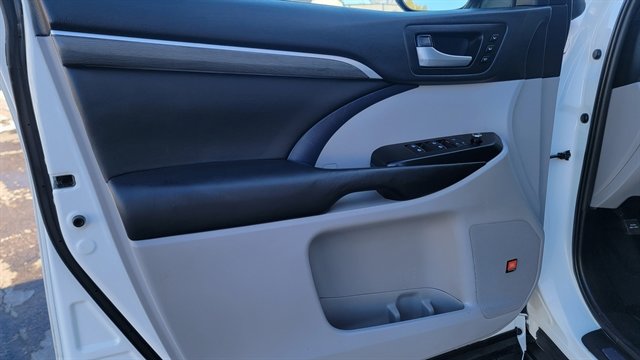 Used 2019 Toyota Highlander Limited AWD image 15