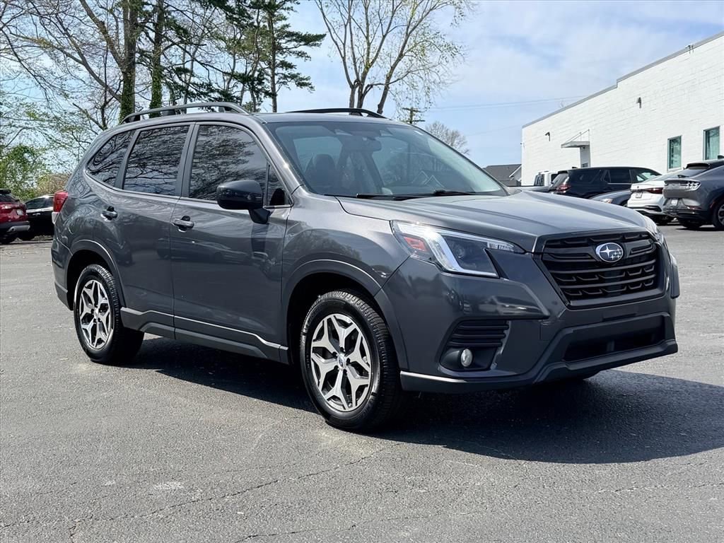 Used 2023 Subaru Forester Premium image 2