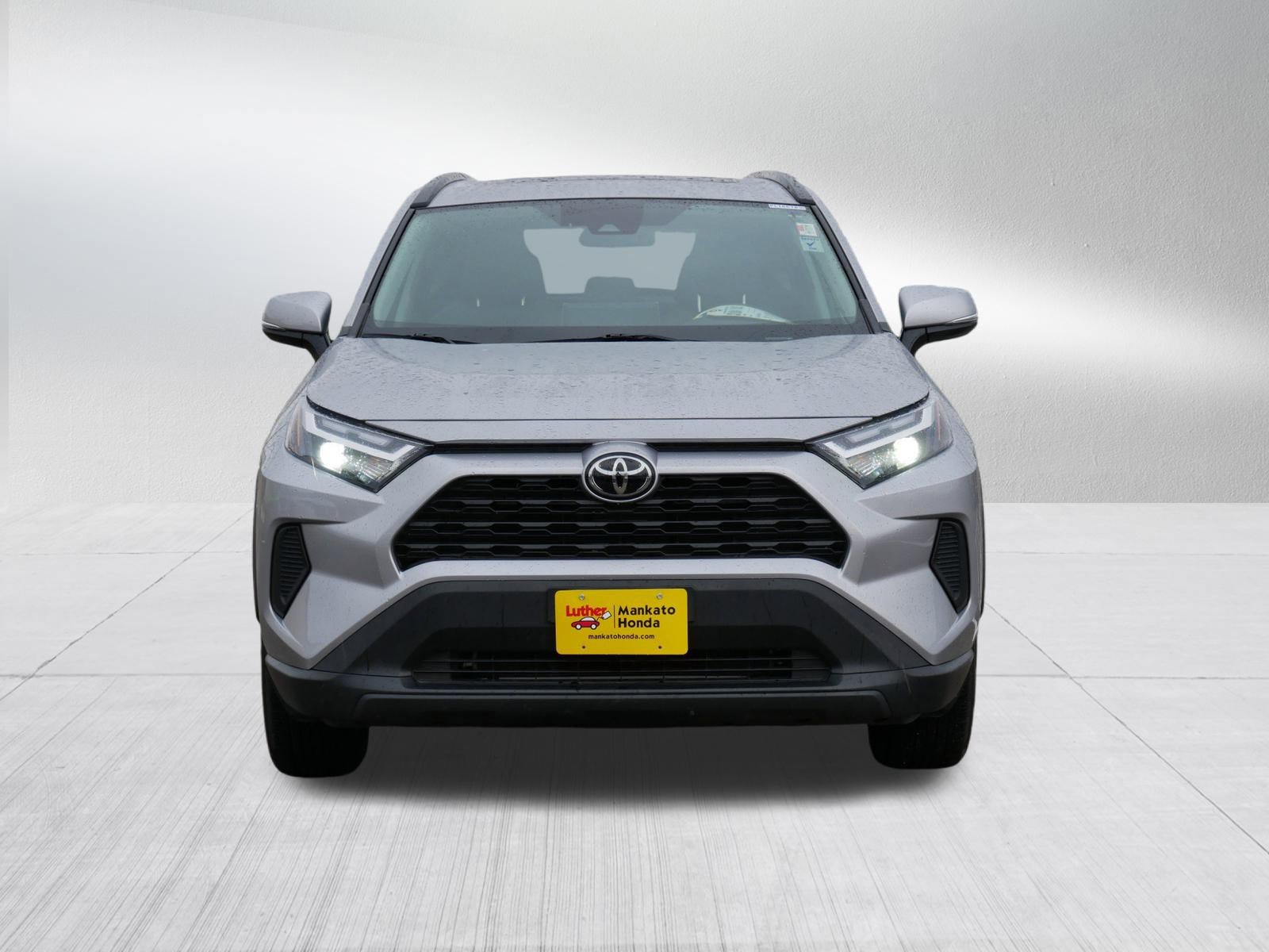 Used 2022 Toyota RAV4 XLE w/ Convenience Package image 2