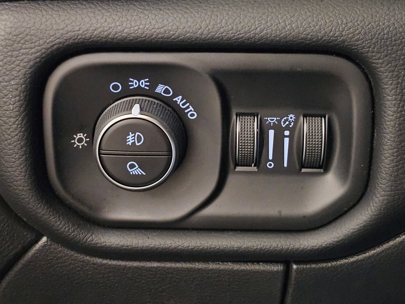 New 2026 RAM 3500 Laramie AWD/4WD image 20