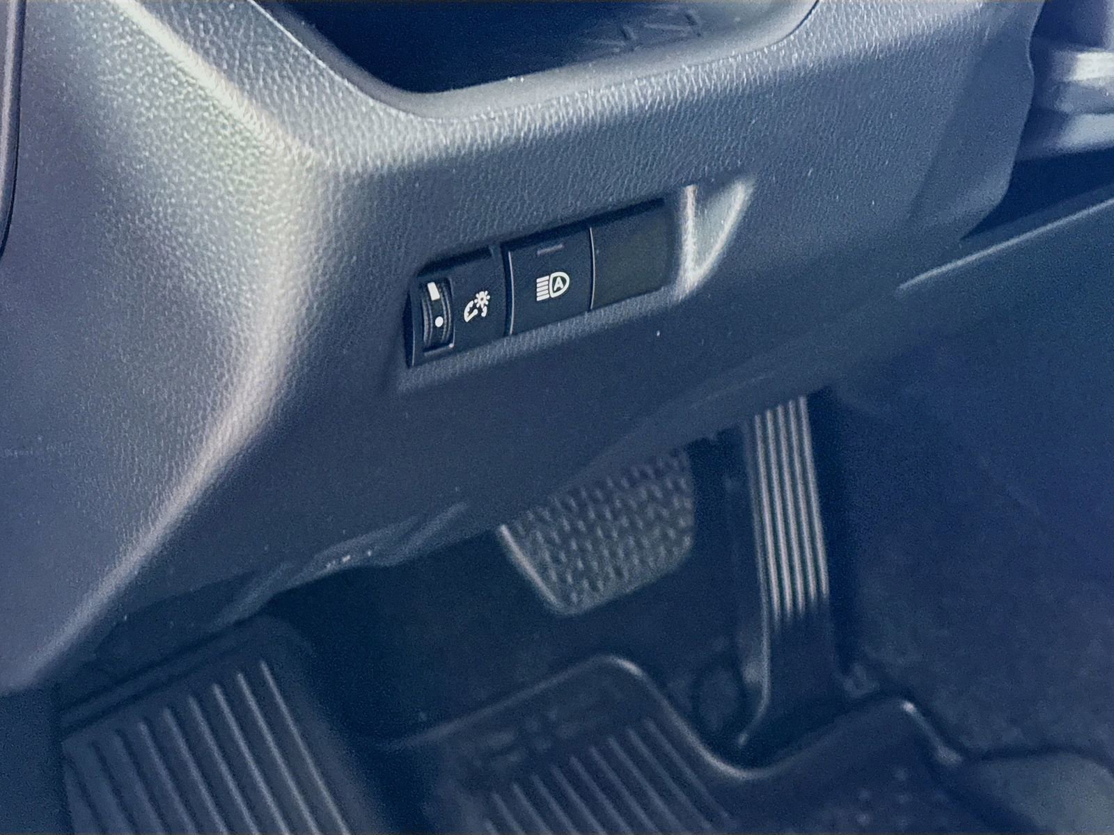 Used 2024 Toyota RAV4 LE AWD/4WD image 8