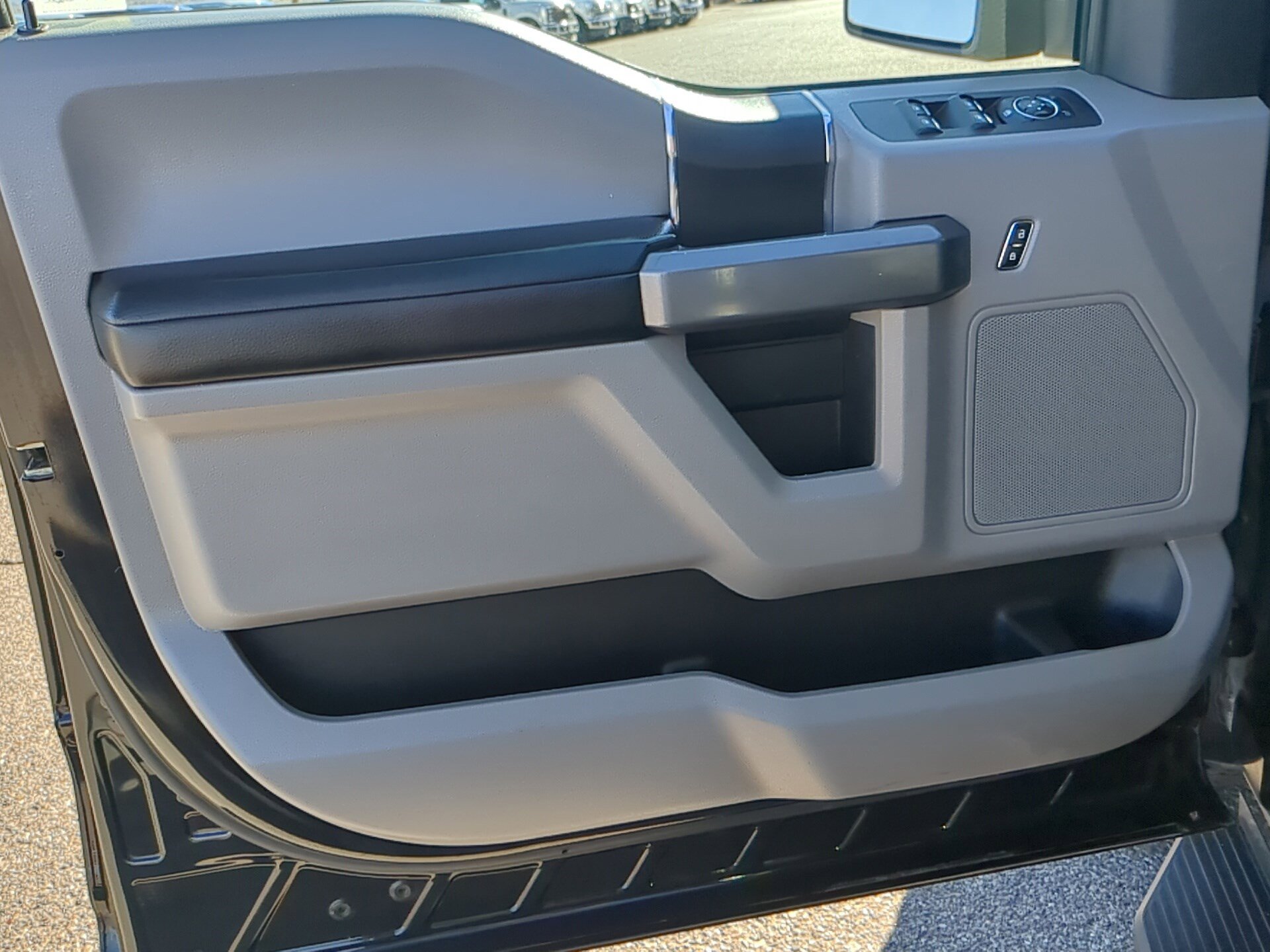 Used 2018 Ford F150 XLT image 11