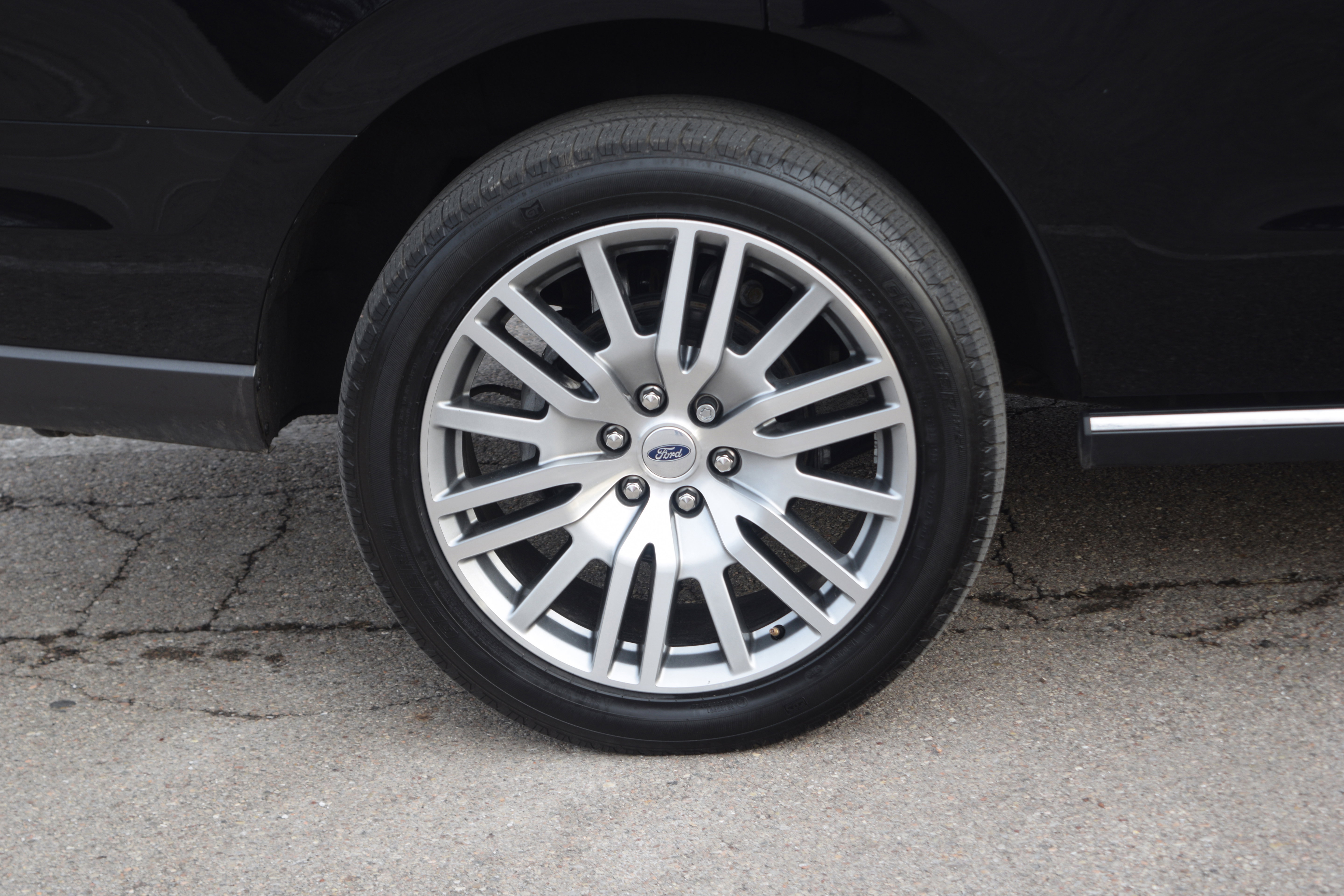 Used 2023 Ford Expedition Limited image 28