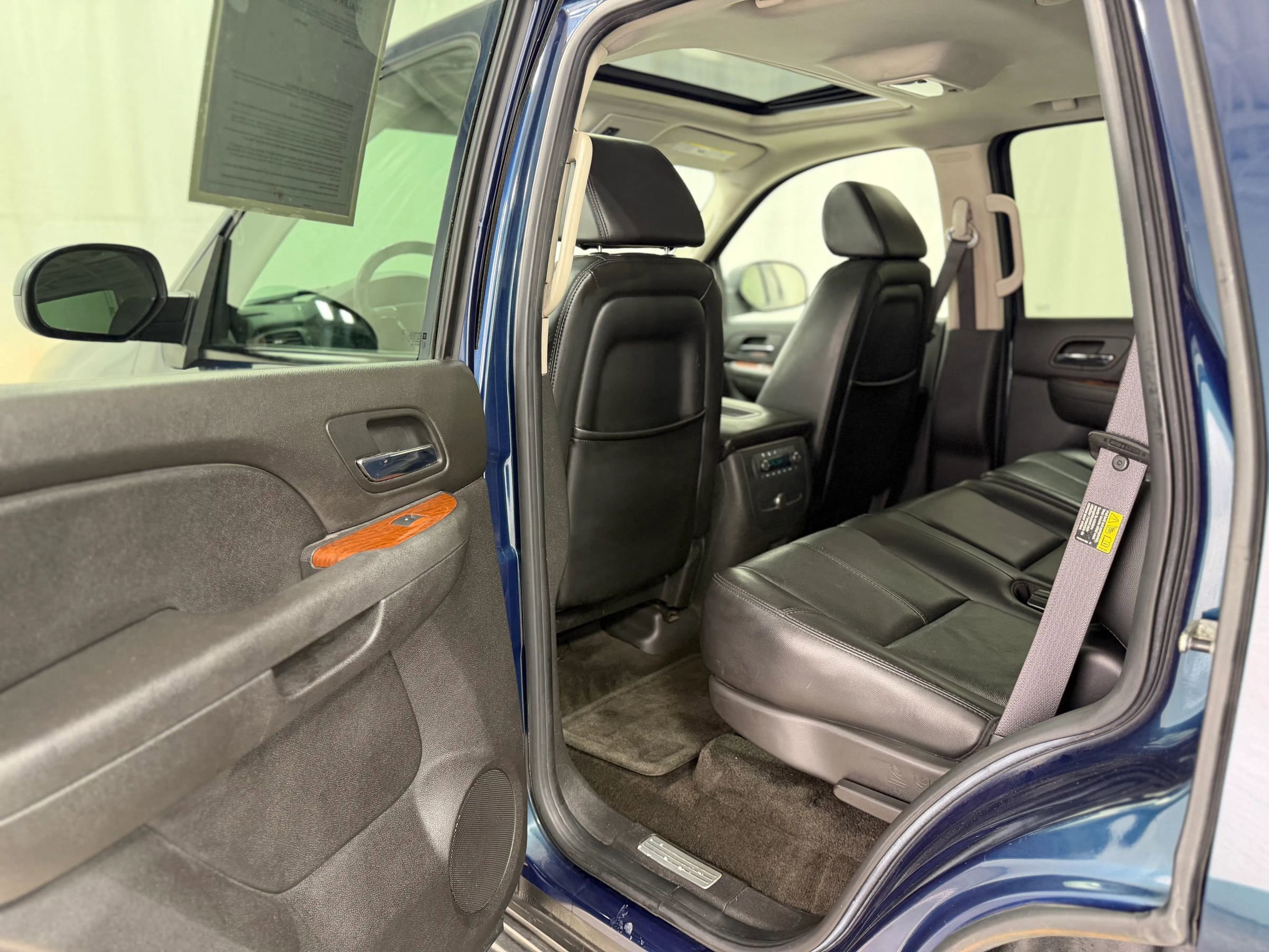 Used 2007 GMC Yukon SLT w/ SLT Preferred Equipment Group AWD/4WD image 32