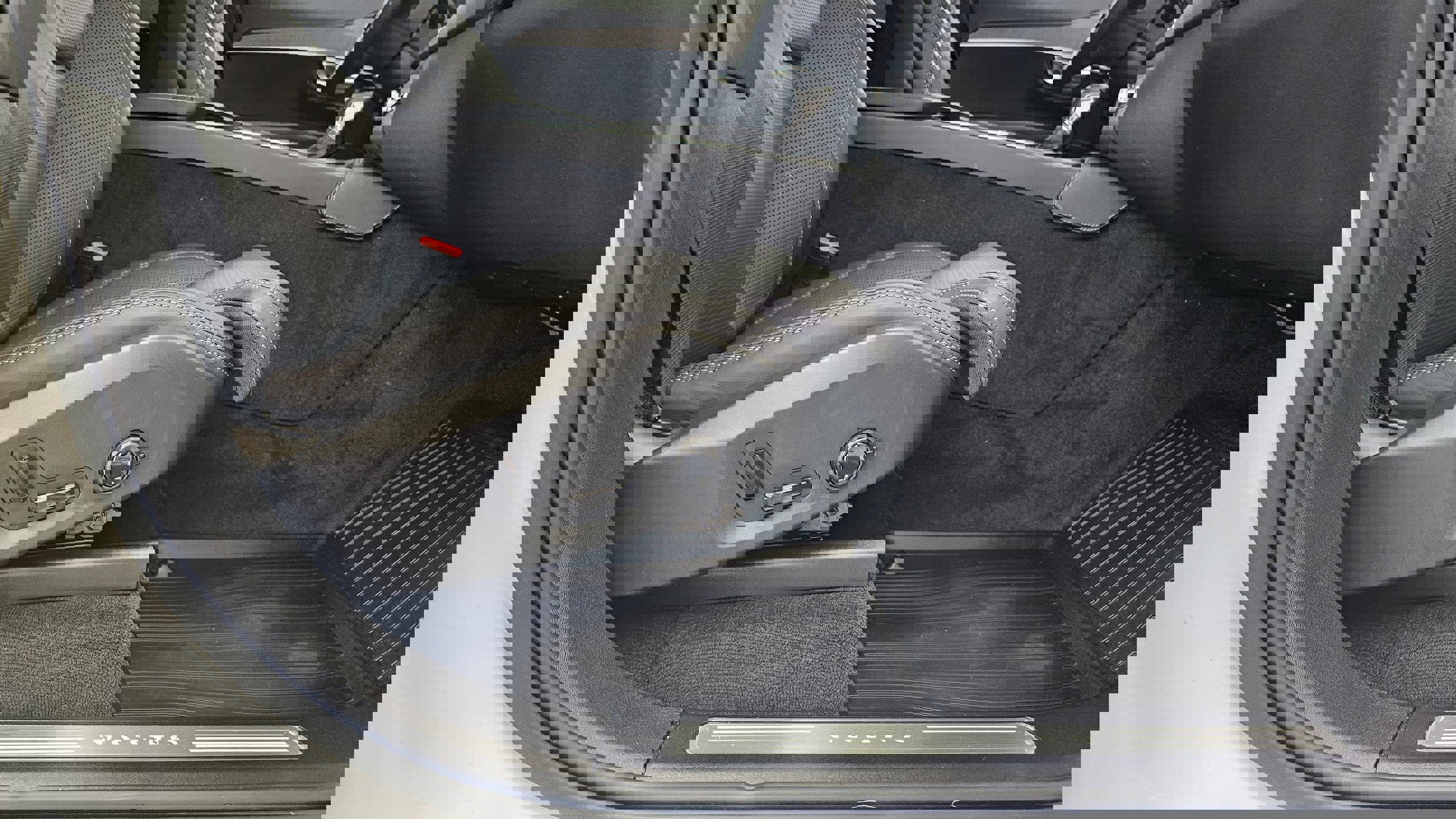 Certified 2022 Volvo XC90 T6 Inscription w/ Climate Package image 12