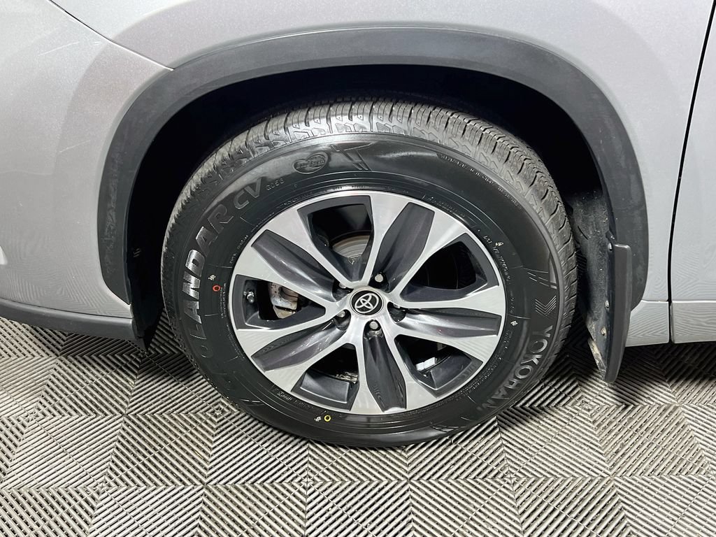 Certified 2024 Toyota Highlander XLE AWD/4WD image 28