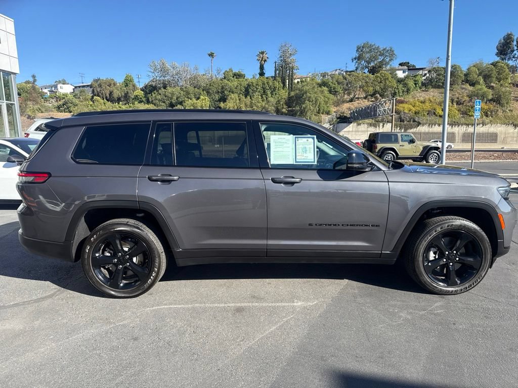 Used 2024 Jeep Grand Cherokee L Altitude RWD image 9