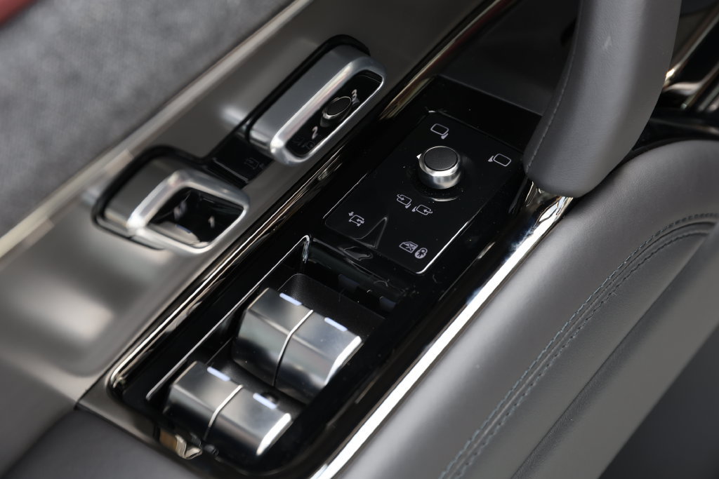 New 2026 Land Rover Range Rover Sport Dynamic SE AWD/4WD image 18