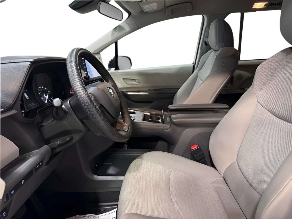 Used 2024 Toyota Sienna LE AWD/4WD image 21