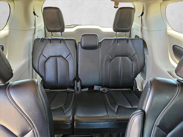 Used 2023 Chrysler Pacifica Touring-L image 23