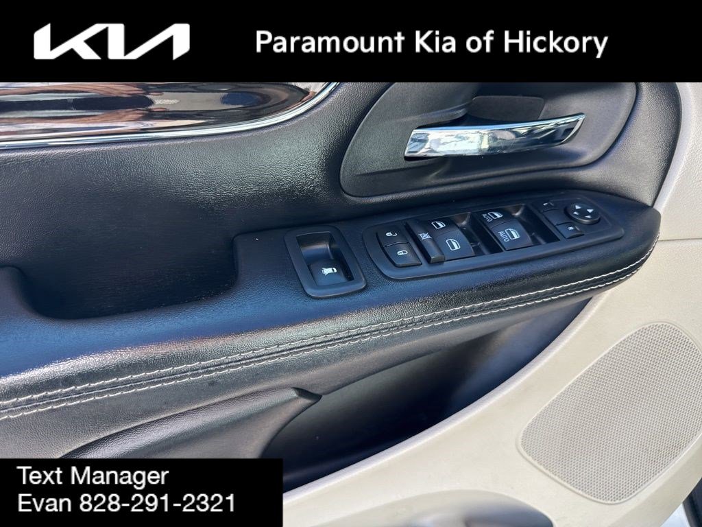 Used 2019 Dodge Grand Caravan SXT image 17