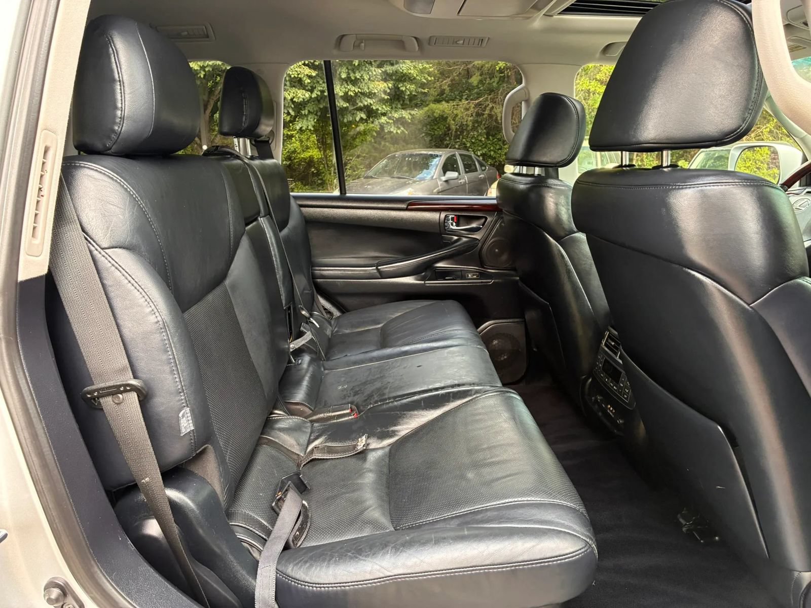 Used 2011 Lexus LX 570 4WD w/ Luxury Pkg image 43