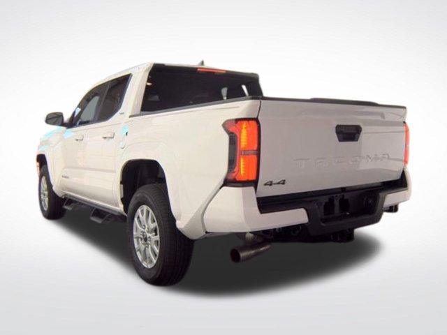 Used 2025 Toyota Tacoma SR5 AWD/4WD image 7