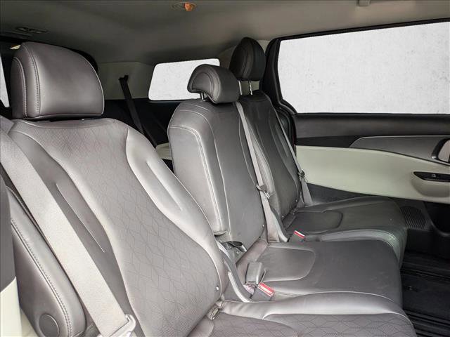 Used 2024 Kia Carnival LX image 25