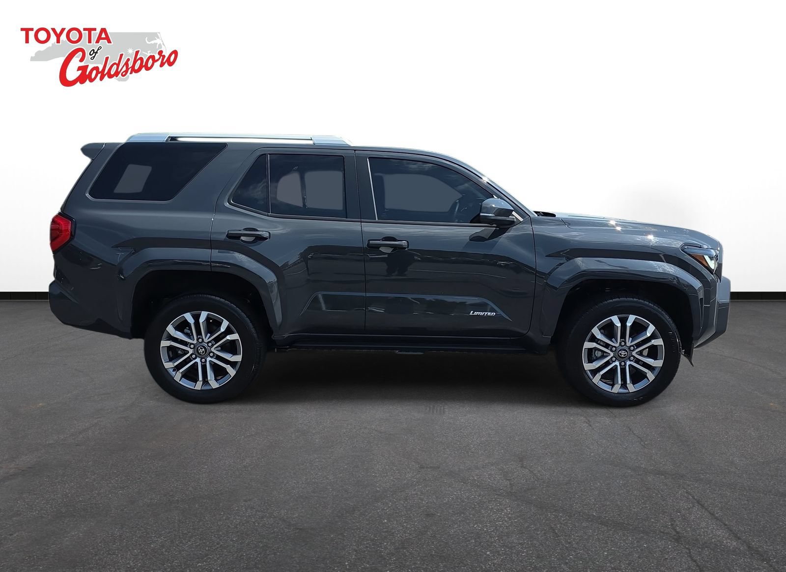 Used 2025 Toyota 4Runner Limited AWD/4WD image 4