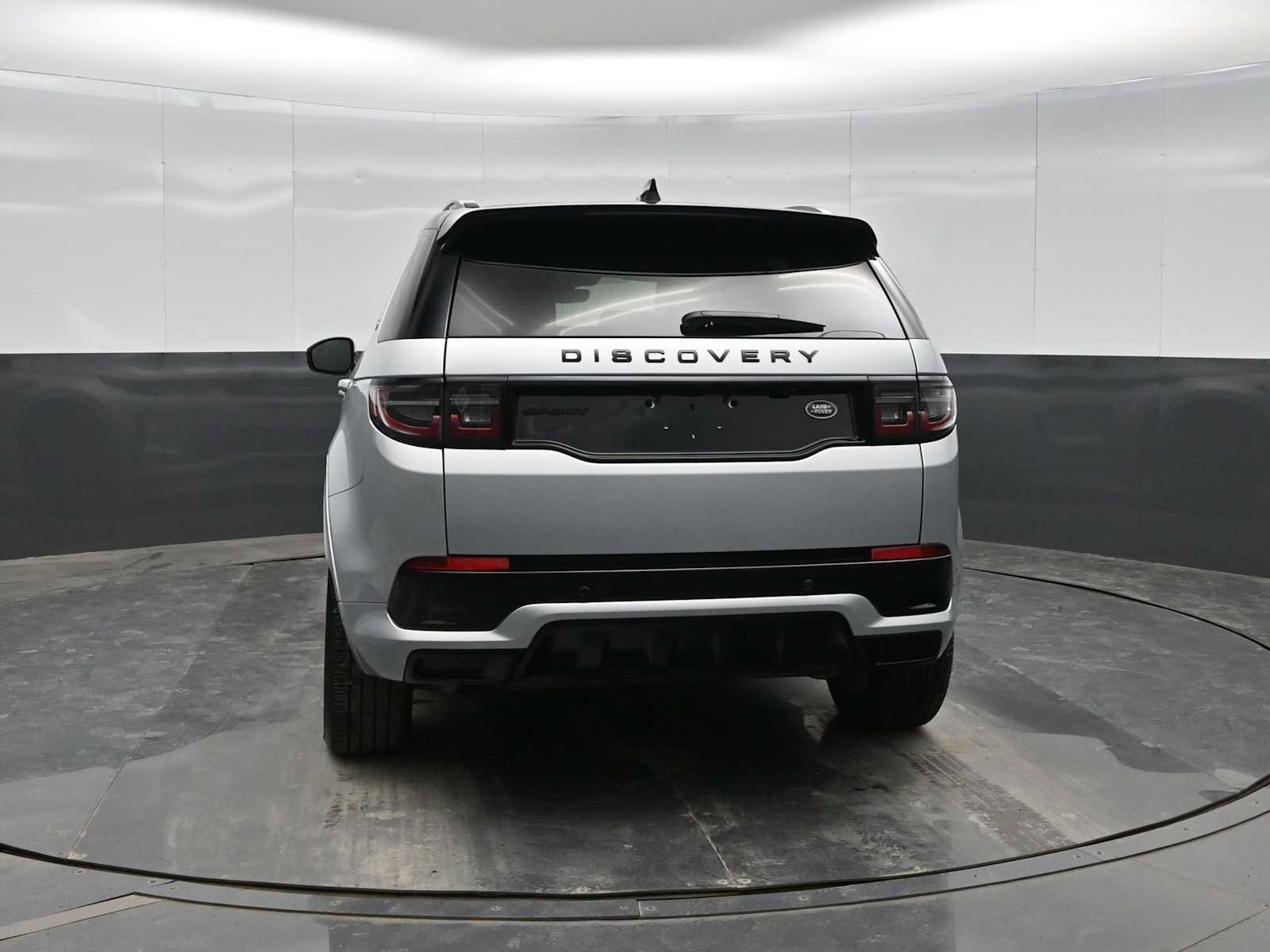 Used 2023 Land Rover Discovery Sport SE R-Dynamic image 6