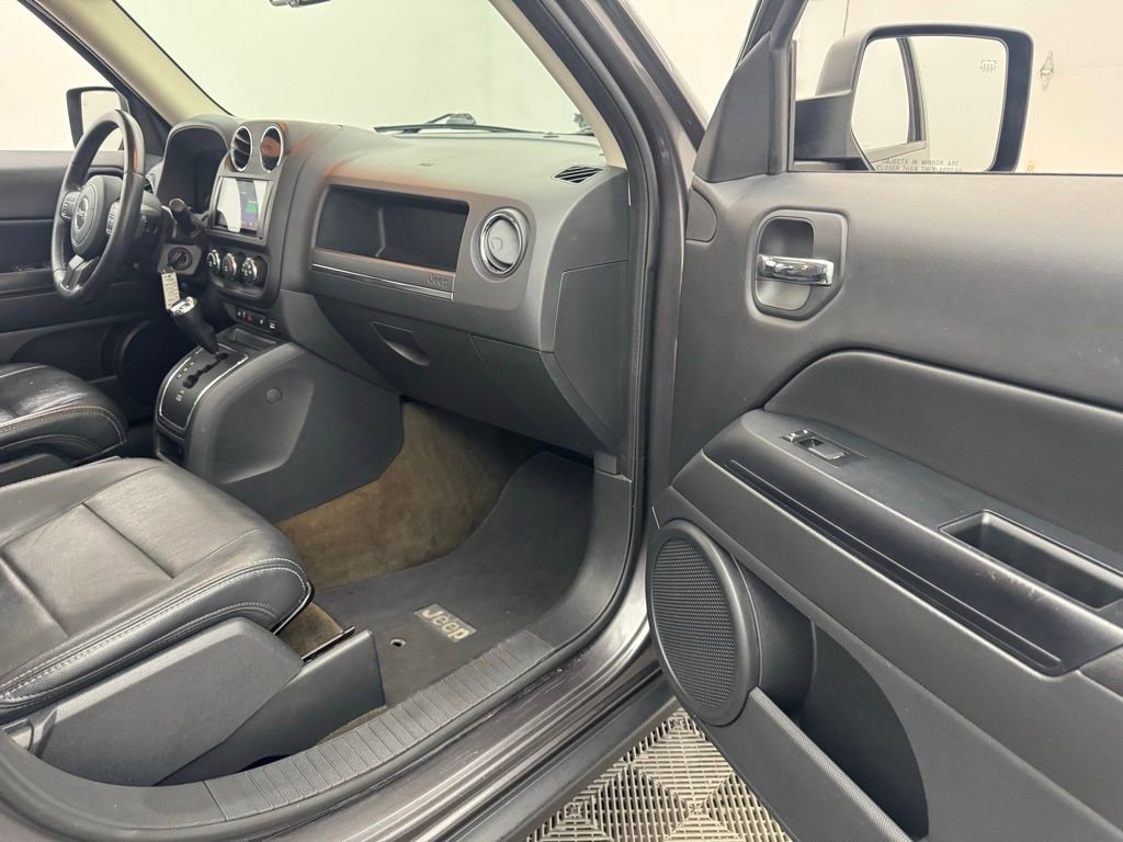 Used 2017 Jeep Patriot High Altitude image 28