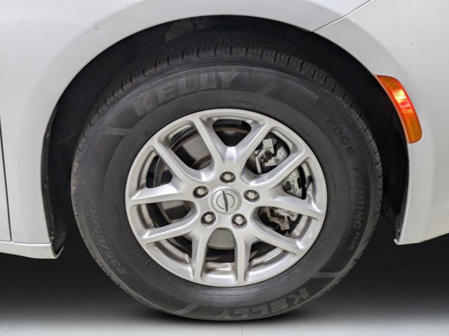 Used 2023 Chrysler Voyager LX image 9