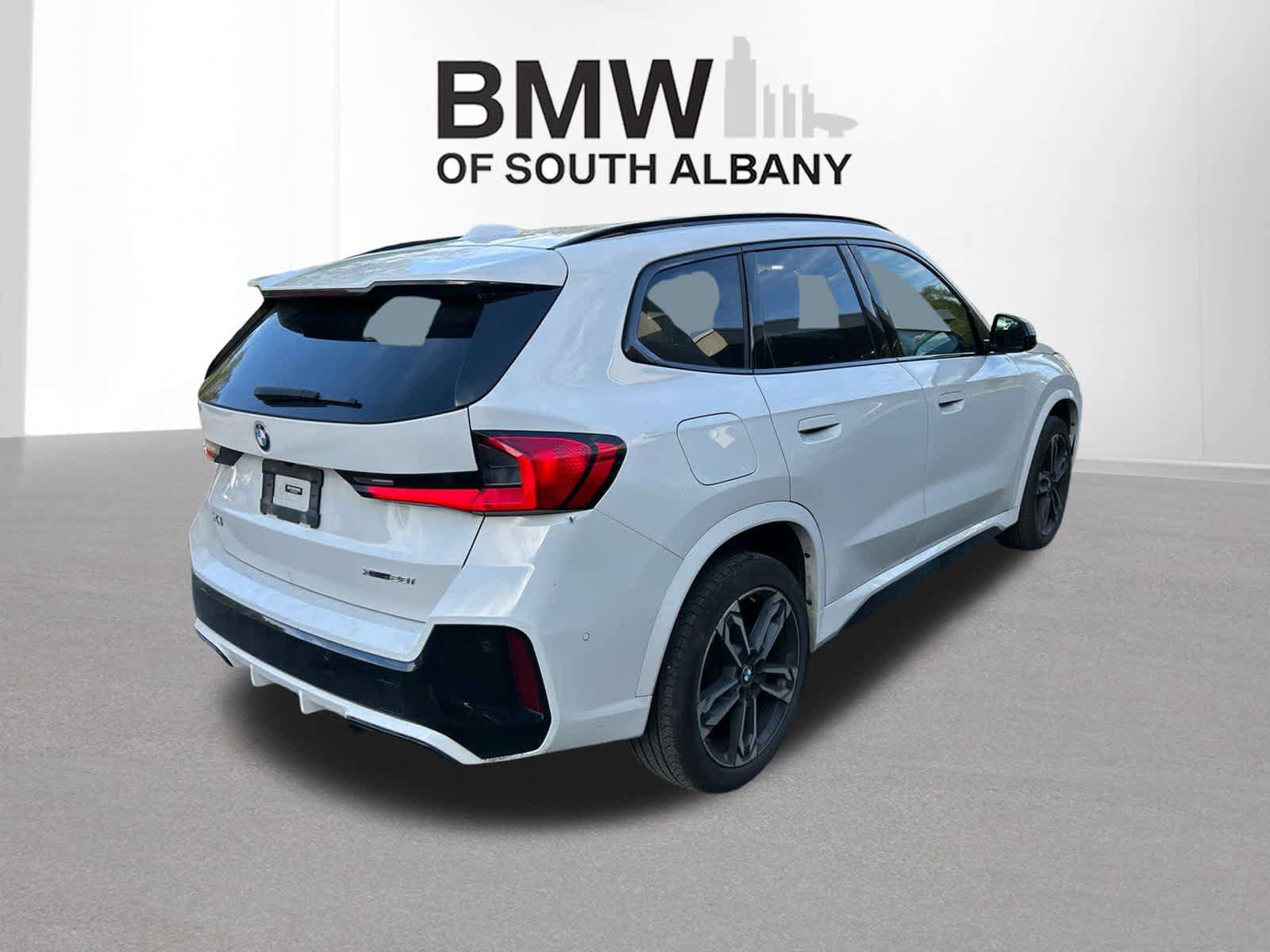 Used 2023 BMW X1 xDrive28i w/ M Sport Package AWD/4WD image 5