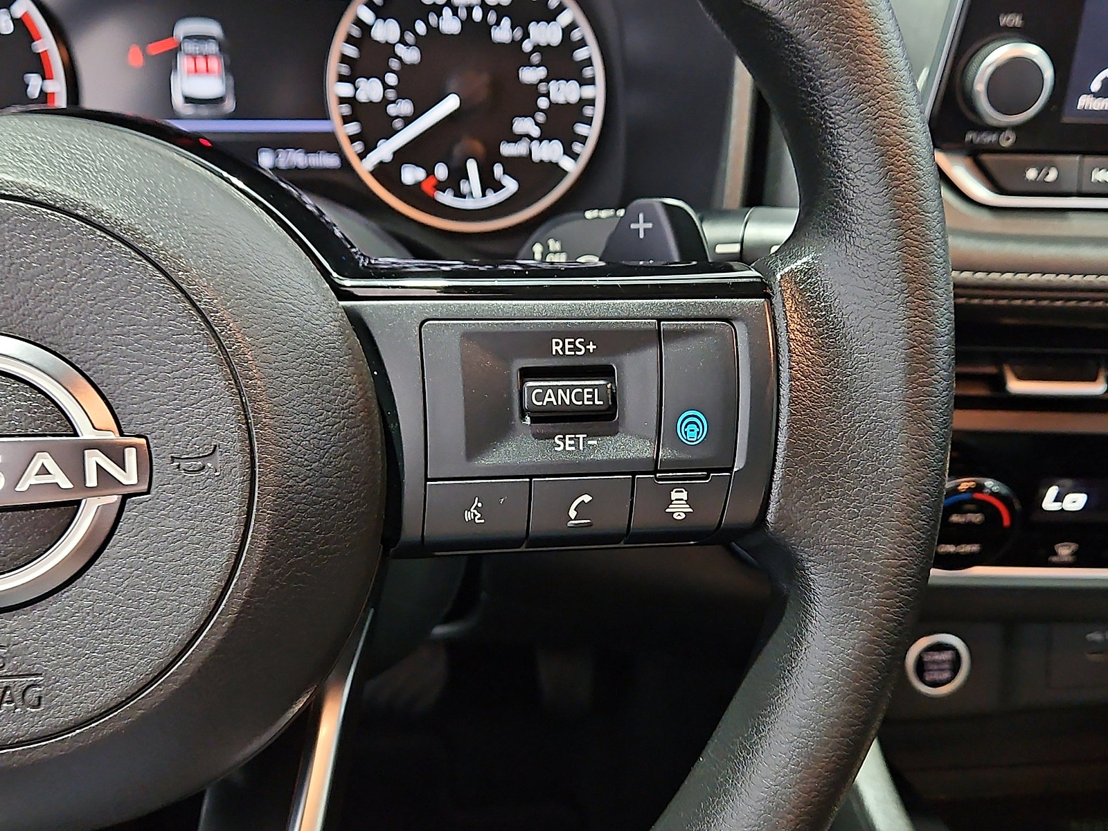 Used 2023 Nissan Rogue SV image 17