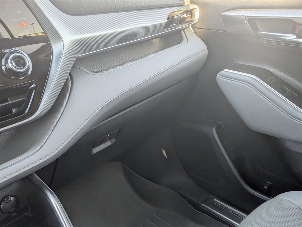 Used 2021 Toyota Highlander Platinum image 27