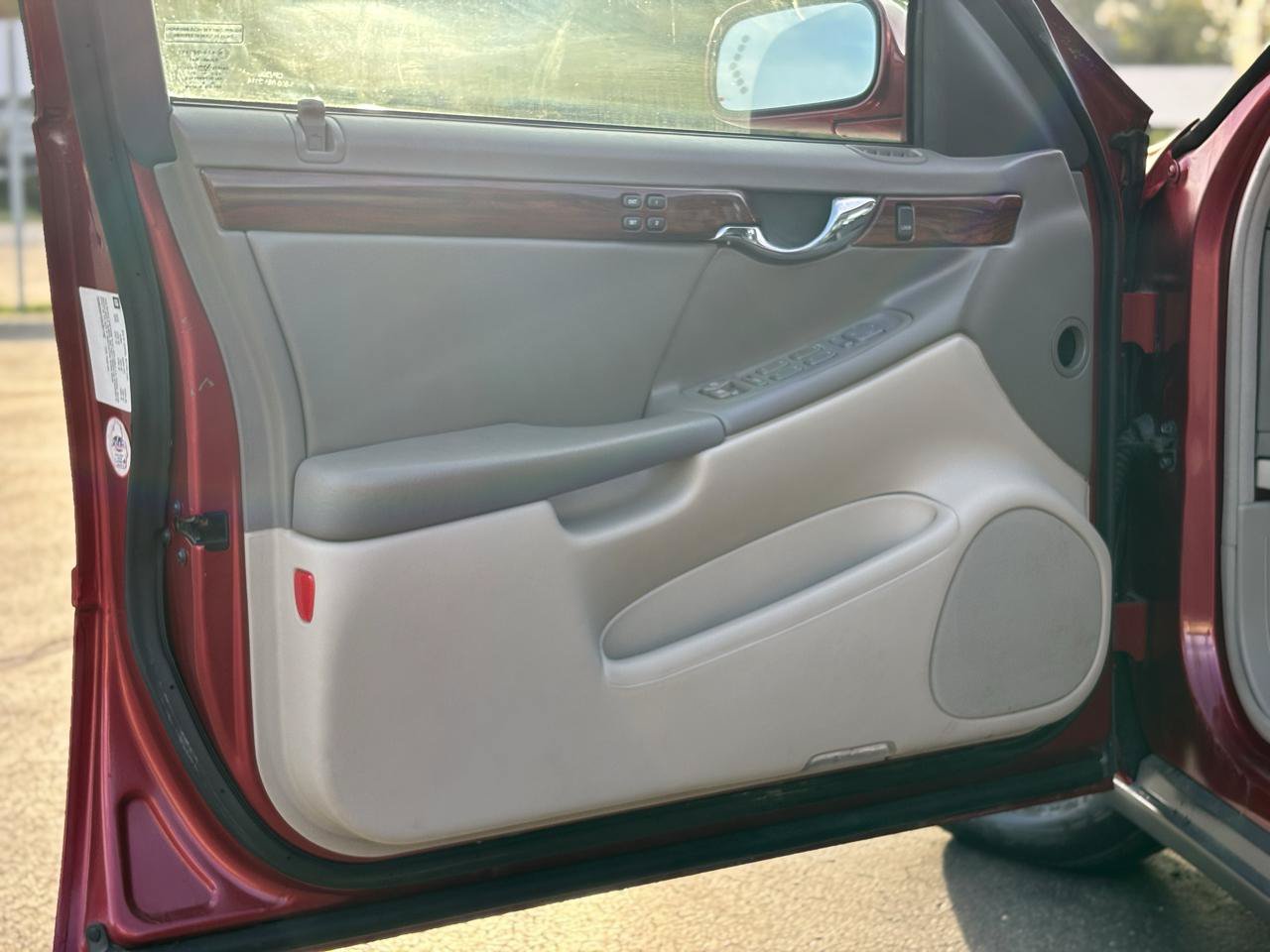 Used 2003 Cadillac De Ville w/ Comfort & Convenience Package FWD image 14