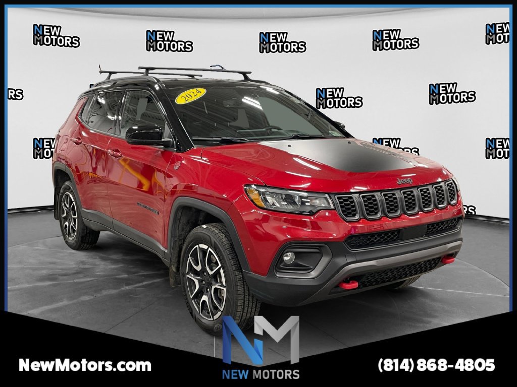 Used 2024 Jeep Compass Trailhawk w/ Trailhawk Convenience Group AWD/4WD image 8
