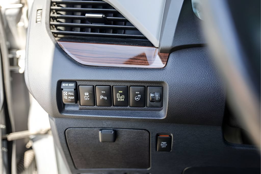 Used 2017 Toyota Sienna Limited Premium AWD/4WD image 18