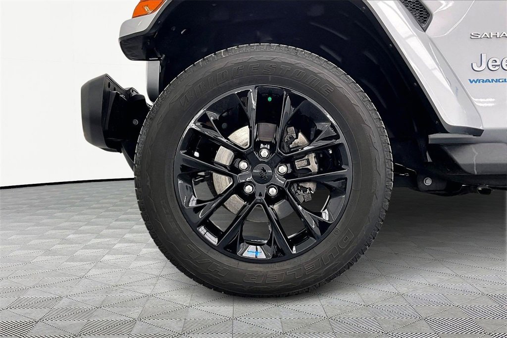Used 2023 Jeep Wrangler Unlimited Sahara image 9