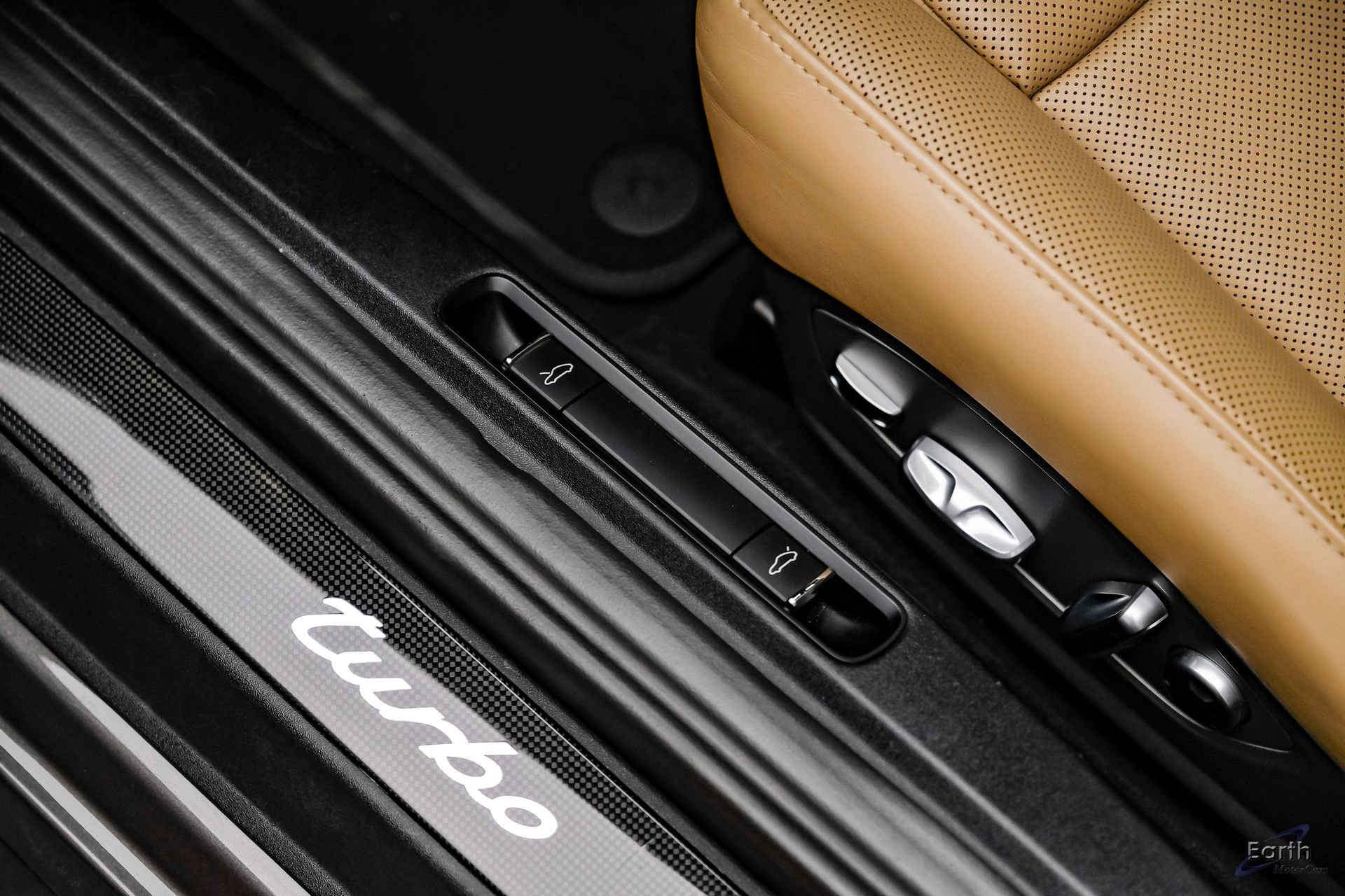 Used 2017 Porsche 911 Turbo image 40