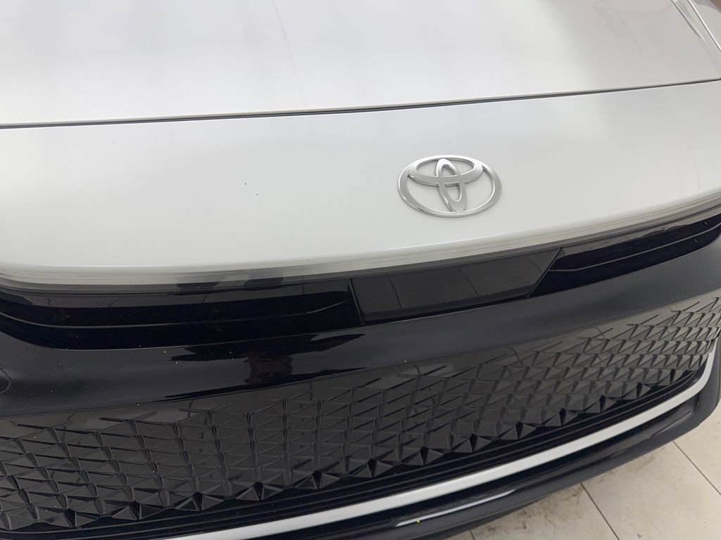 Used 2023 Toyota Crown XLE image 25
