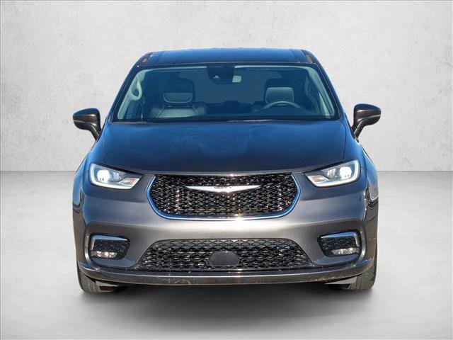 Used 2023 Chrysler Pacifica Touring-L video 2