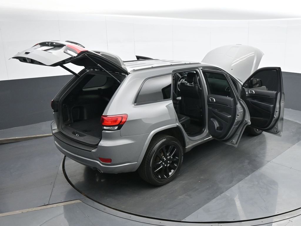 Used 2022 Jeep Grand Cherokee Laredo X image 39