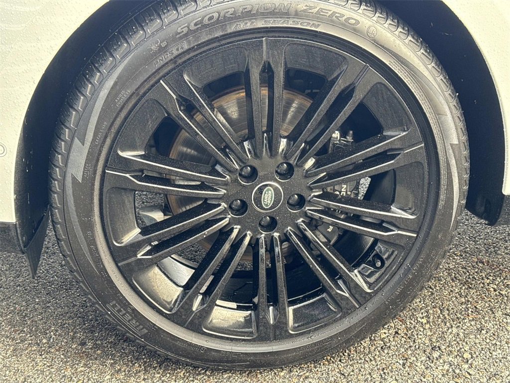 Used 2023 Land Rover Range Rover SE image 12