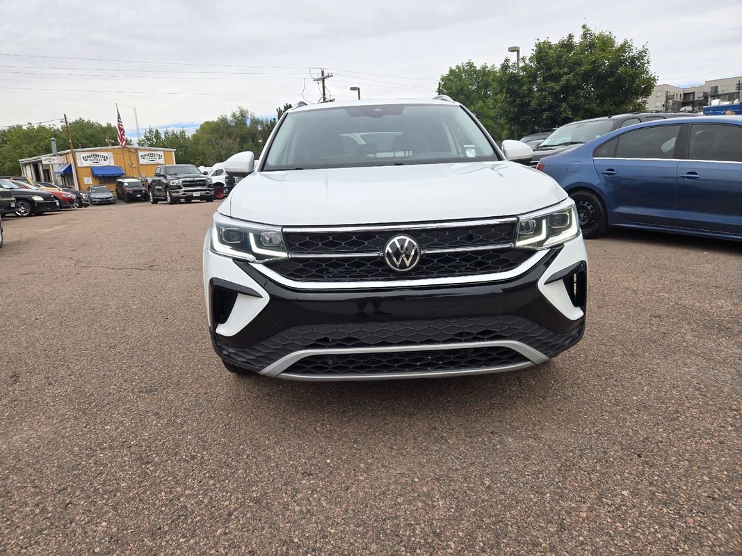 Used 2022 Volkswagen Taos SEL image 2