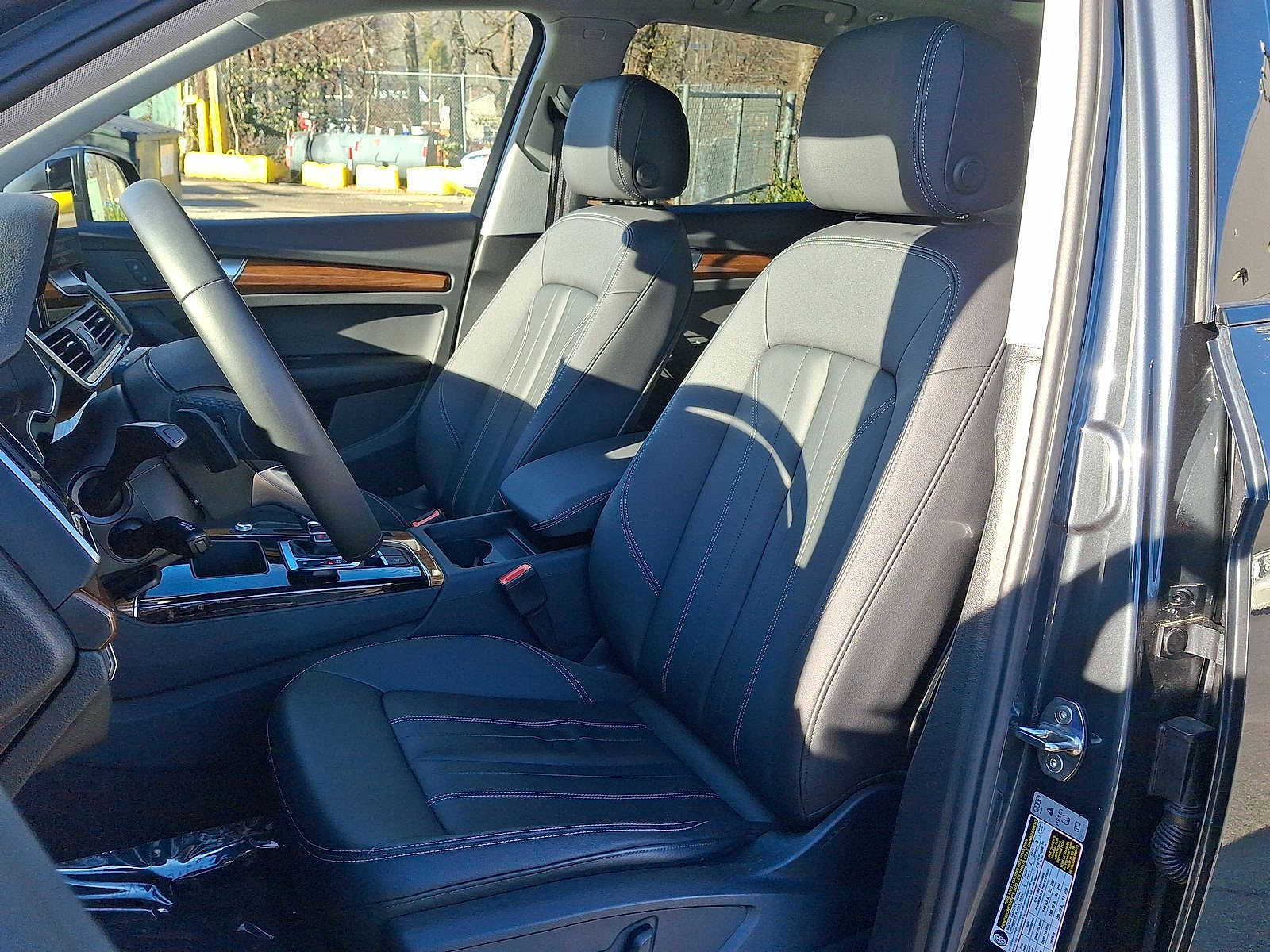 Certified 2025 Audi Q5 2.0T Premium w/ Convenience Plus Package image 11