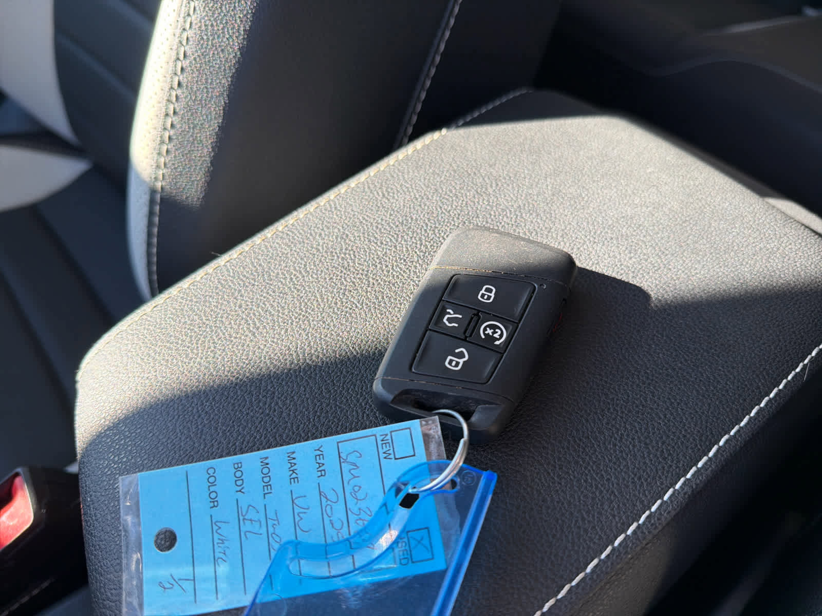 Certified 2025 Volkswagen Taos SEL image 30