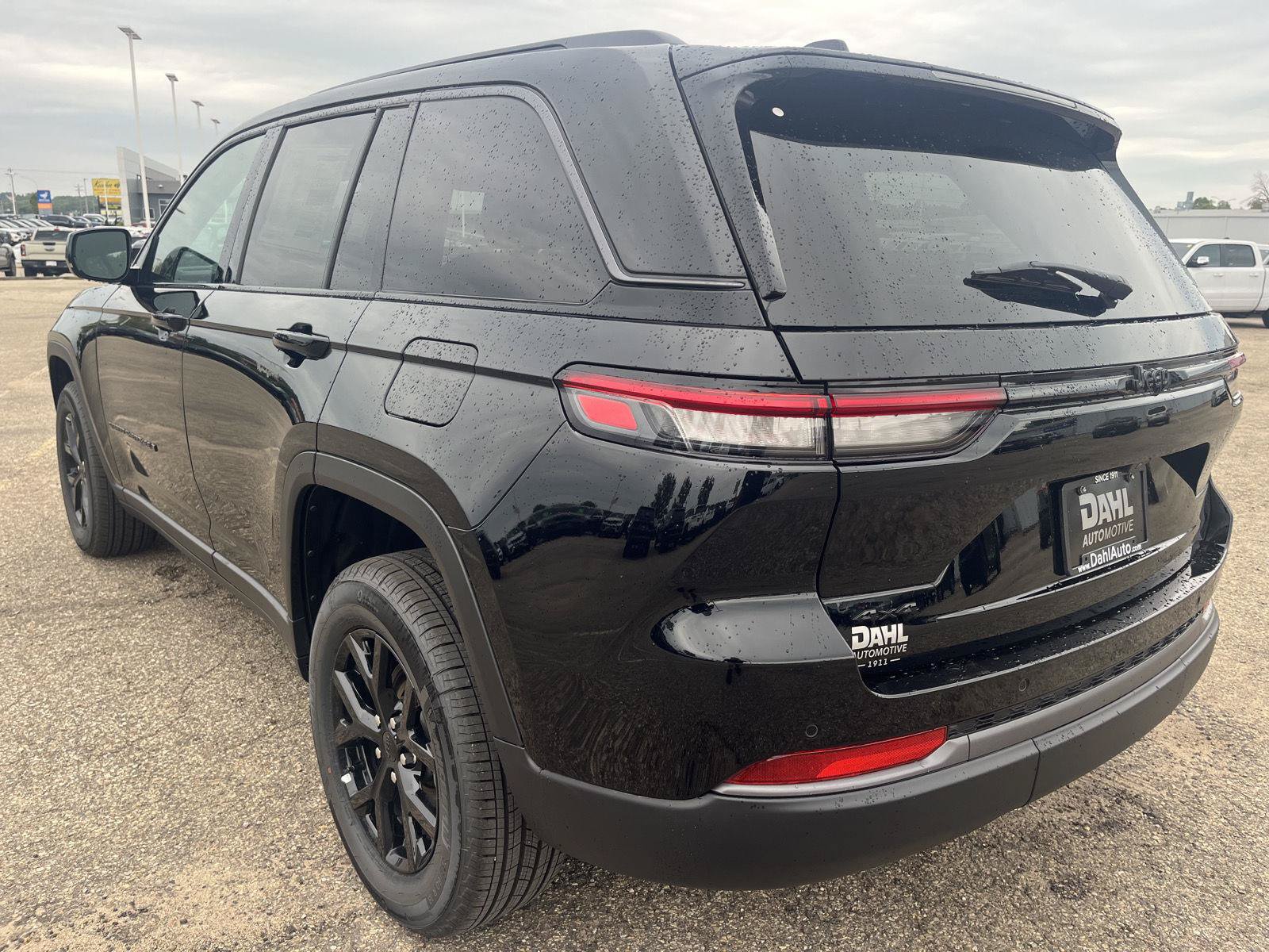 Used 2026 Jeep Grand Cherokee Altitude AWD/4WD image 6
