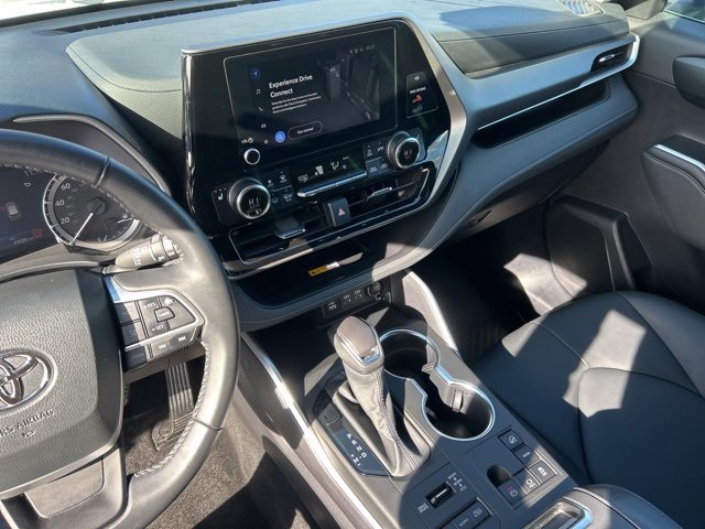 Used 2025 Toyota Highlander XLE image 31