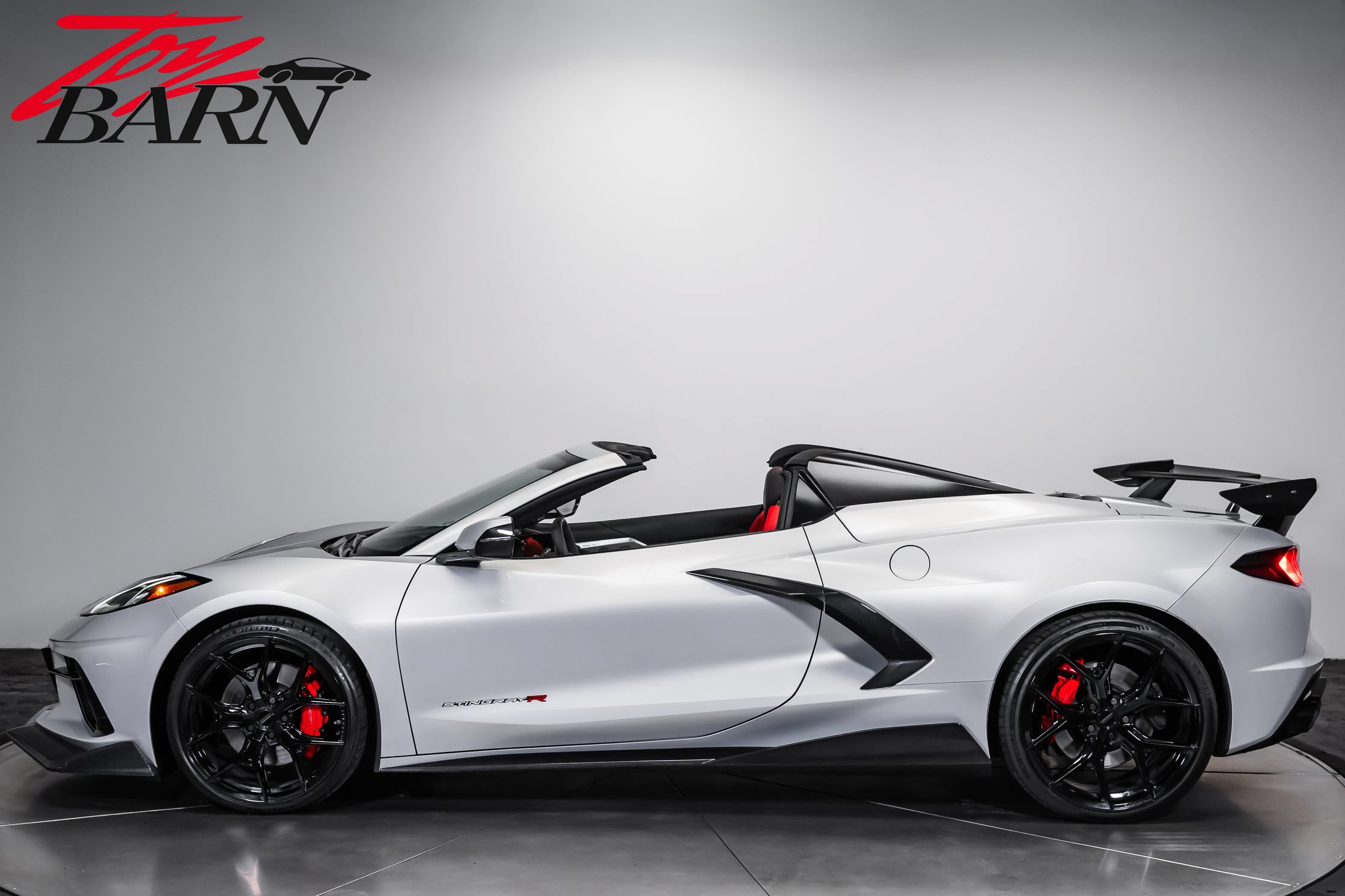 Used 2021 Chevrolet Corvette Stingray Premium Conv w/ Z51 Performance Package RWD image 2