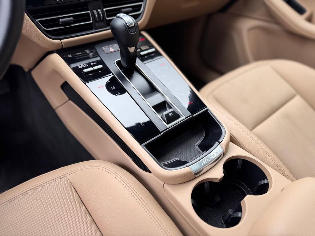 Used 2023 Porsche Macan AWD/4WD image 18