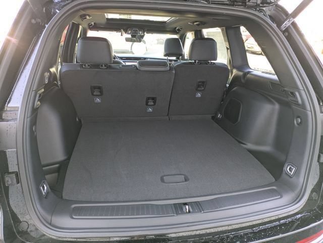 New 2026 Jeep Grand Cherokee Limited w/ Limited Altitude Package AWD/4WD image 32